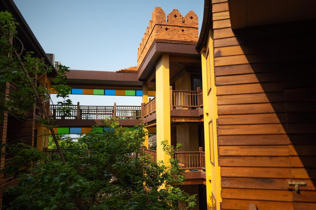 At Gate Thaphae Hotel Чіангмай Екстер'єр фото